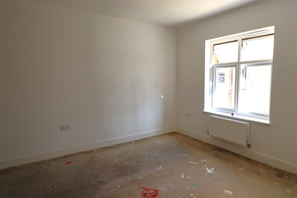 Bedroom..JPG