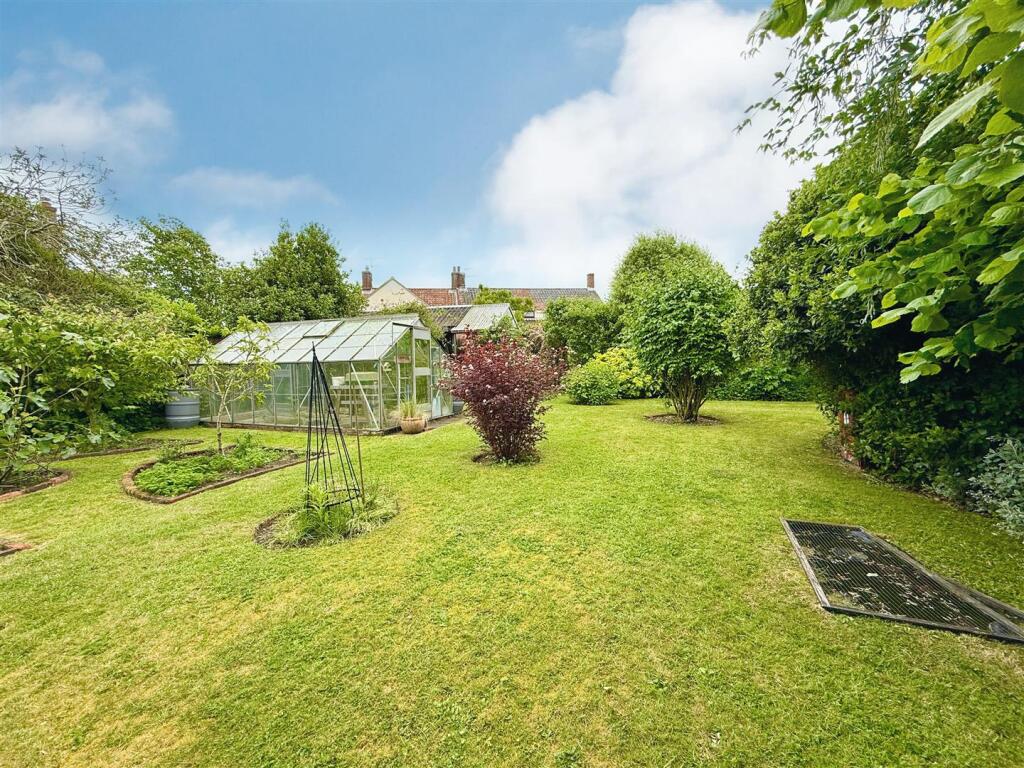 garden with greenhouse