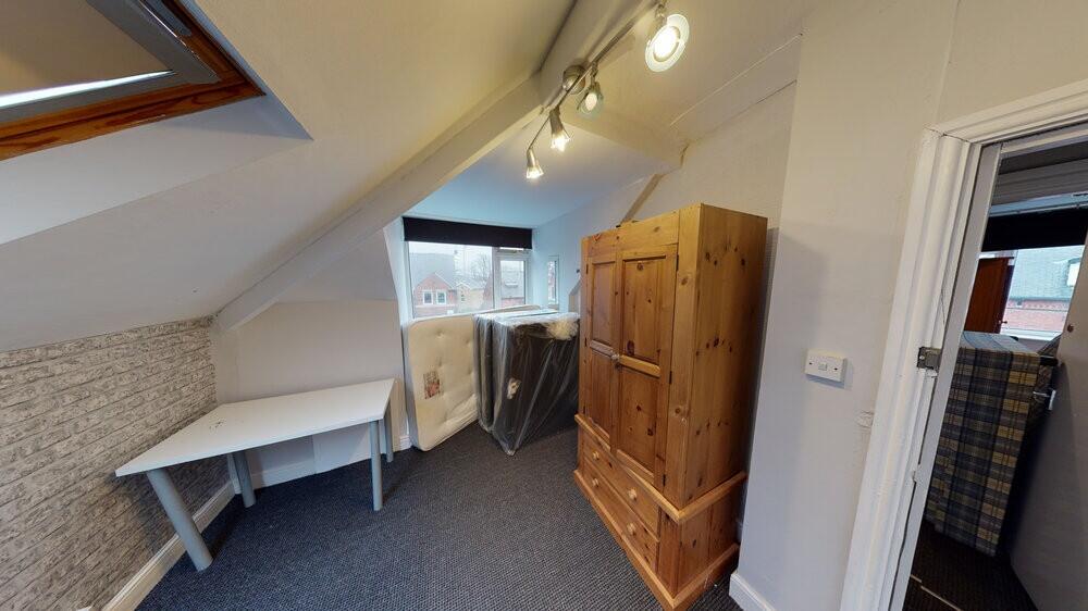 Bright and tidy single bedroom featuring a slop...