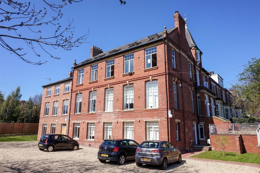 16 Ash Grove 3.jpg