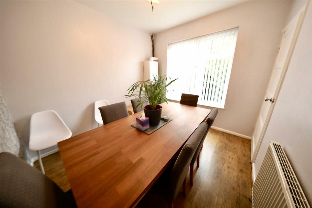 302 Bricknell - Dining room.jpg