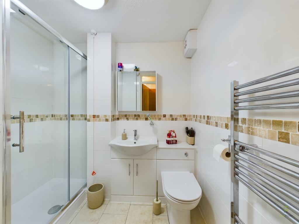 CAM03418G0-PR0080-STILL003