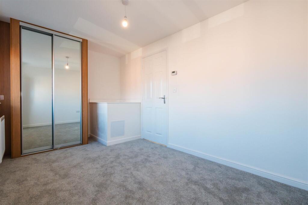 Bedroom 1_2.jpg