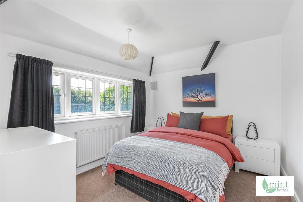 437__Woodham_Lane__Addlestone__Surrey__KT15_3QG16.