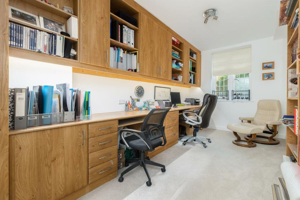 Bedroom 3/Study