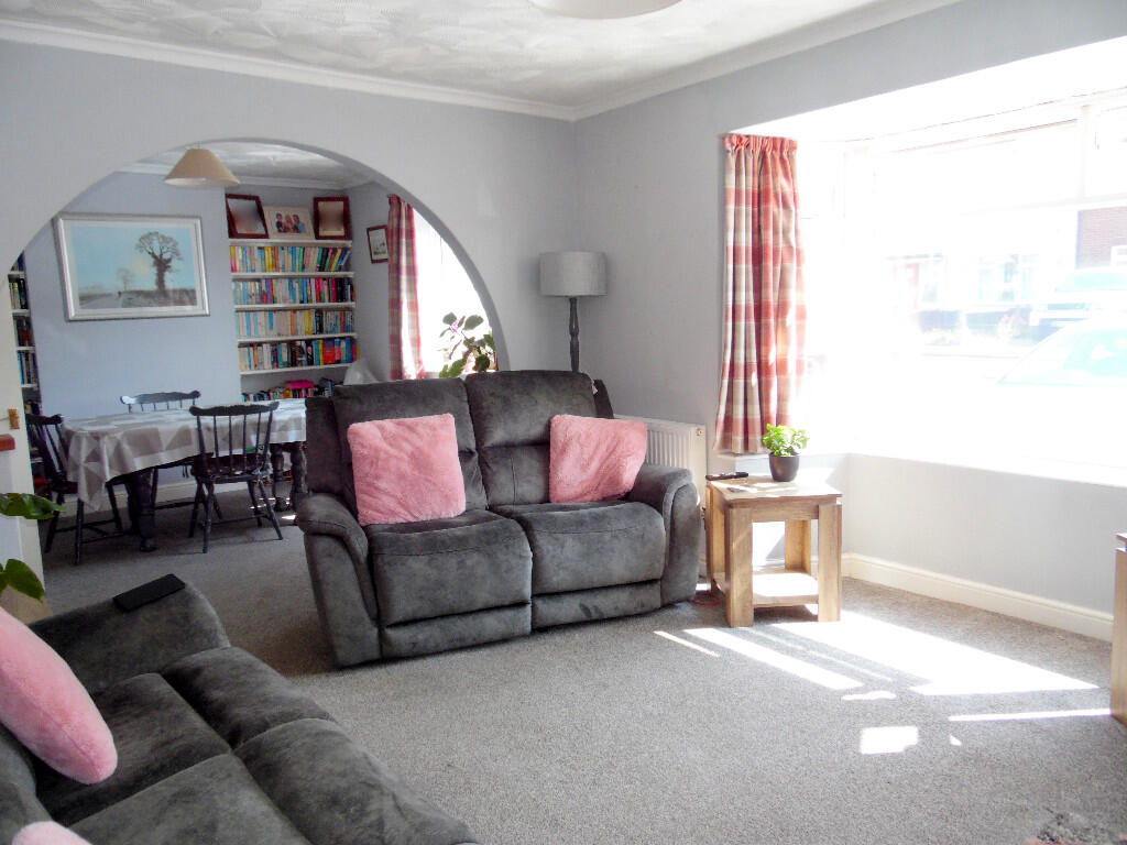 LOUNGE &amp; DINING ROOM