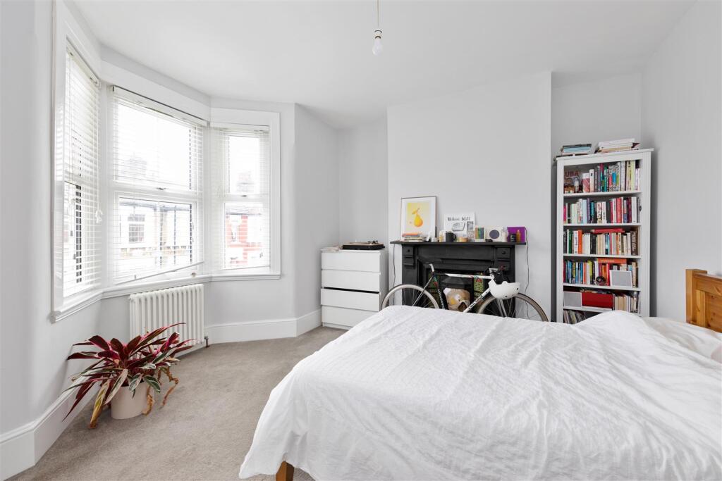 Pearcroft Road, E11