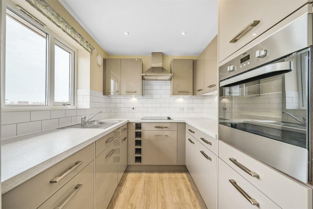 Kitchen (2).jpg