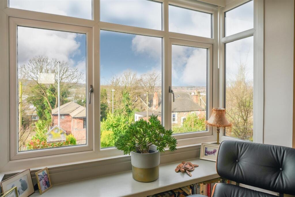 LOUNGE / DINING ROOM