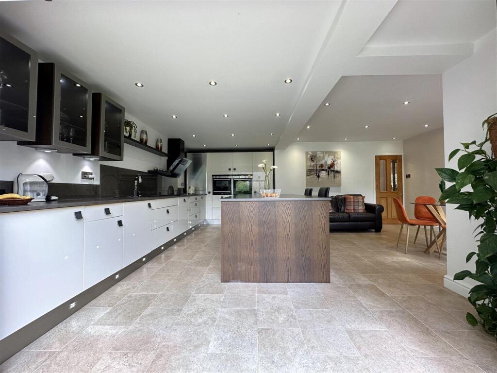 Open-Plan Living/Dining Kitchen591