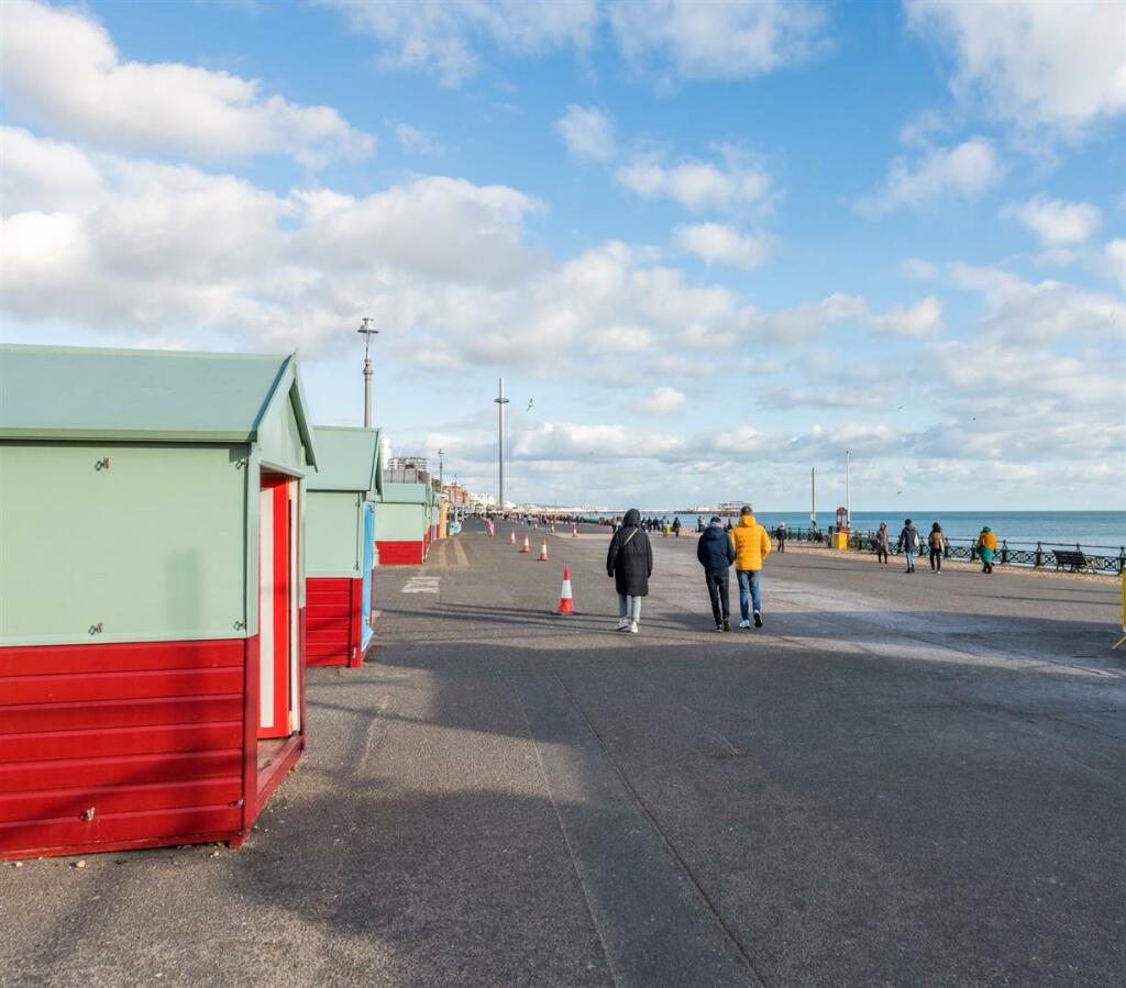 Beach Hut 18c_2cr.jpg