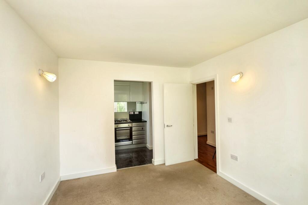 11 Celandine Grove, Southgate, London, N14 4BP