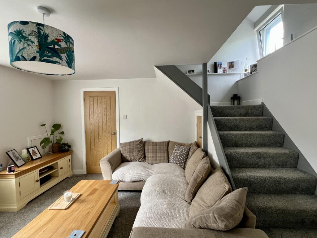 2 Burn Court, Dalry - Williamson and Henry
