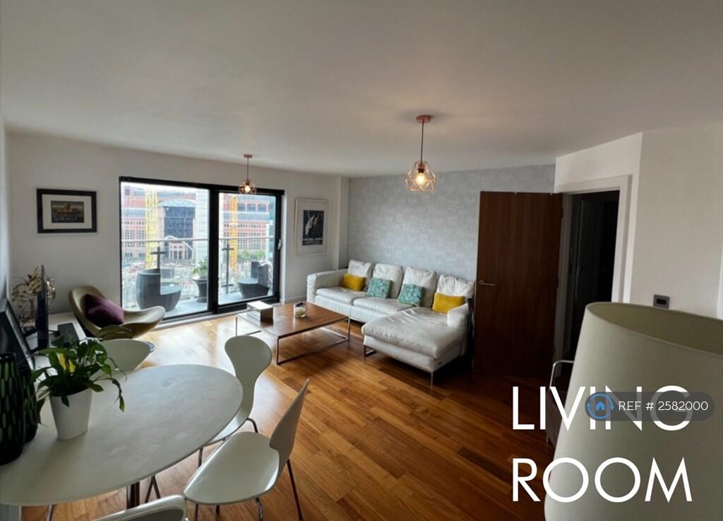 Living Room (Photo a)