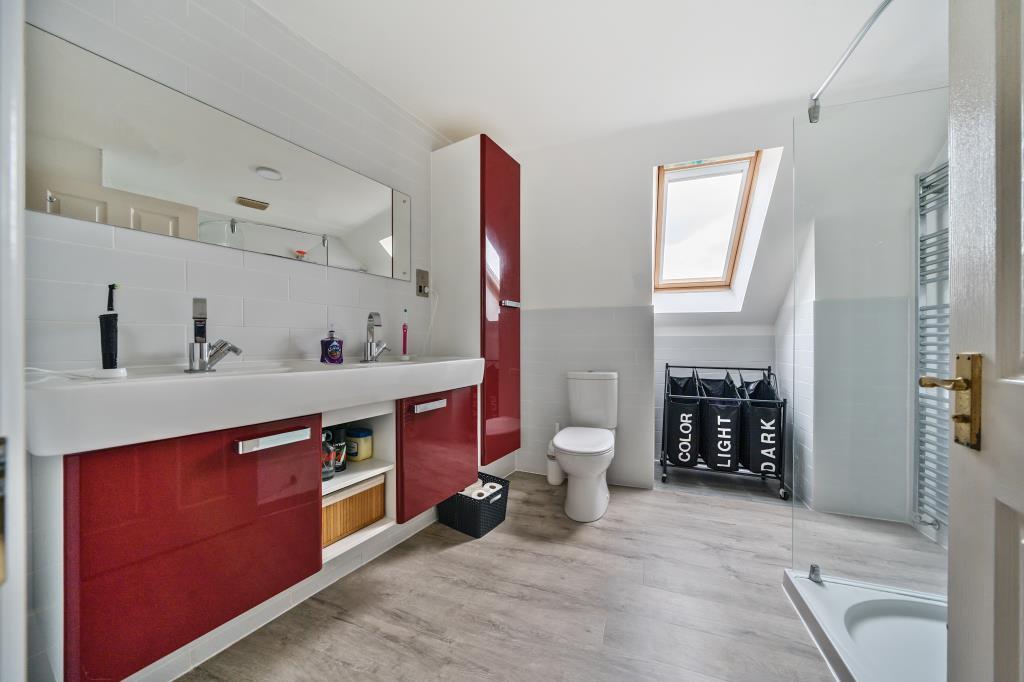 En-Suite to Main Bedroom