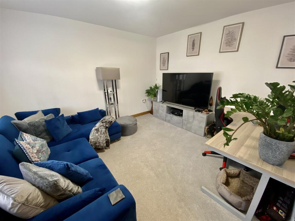 SITTING ROOM/SNUG