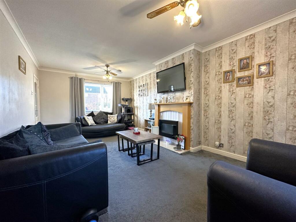 Dual-Aspect Living Room 351