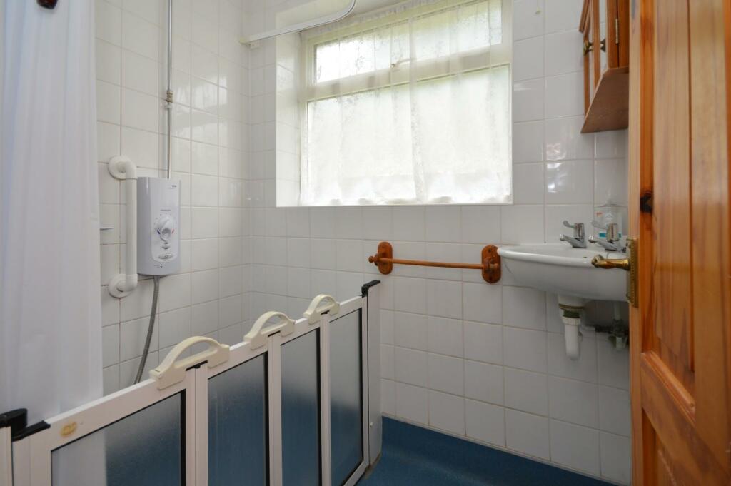 SHOWER ROOM