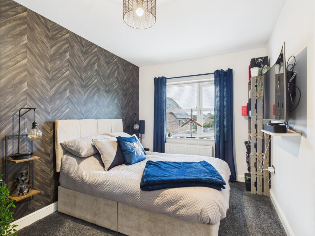 CAM03729G0-PR0075-STILL012