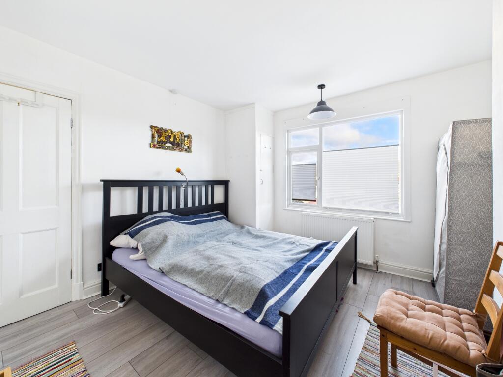 CAM05192G0-PR0185-STILL022