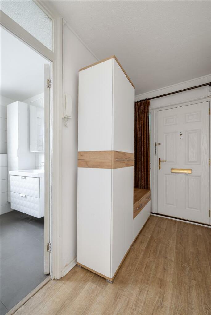 Brading Crescent E11