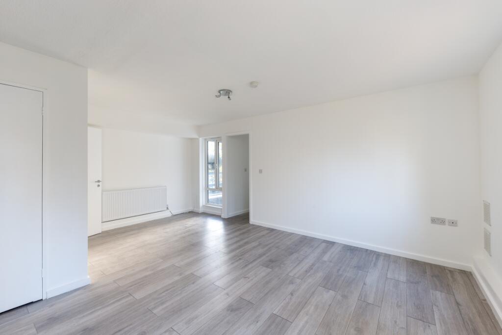 Jamaica Road F122...