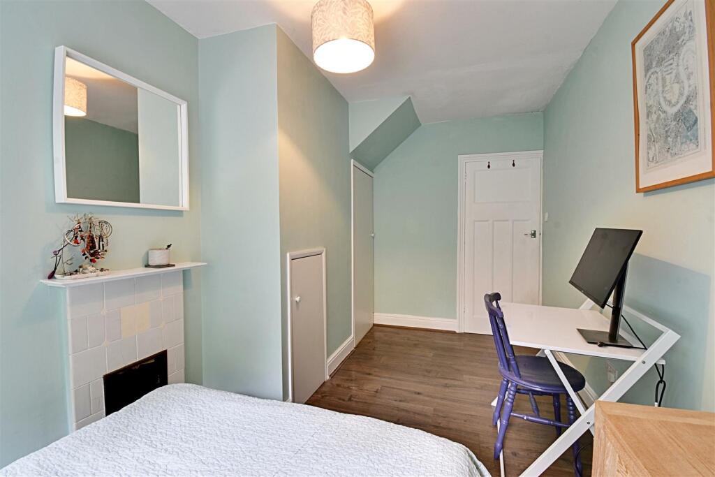 Bedroom 4_2.jpg