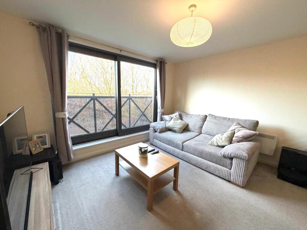 Moonraker Square, Street