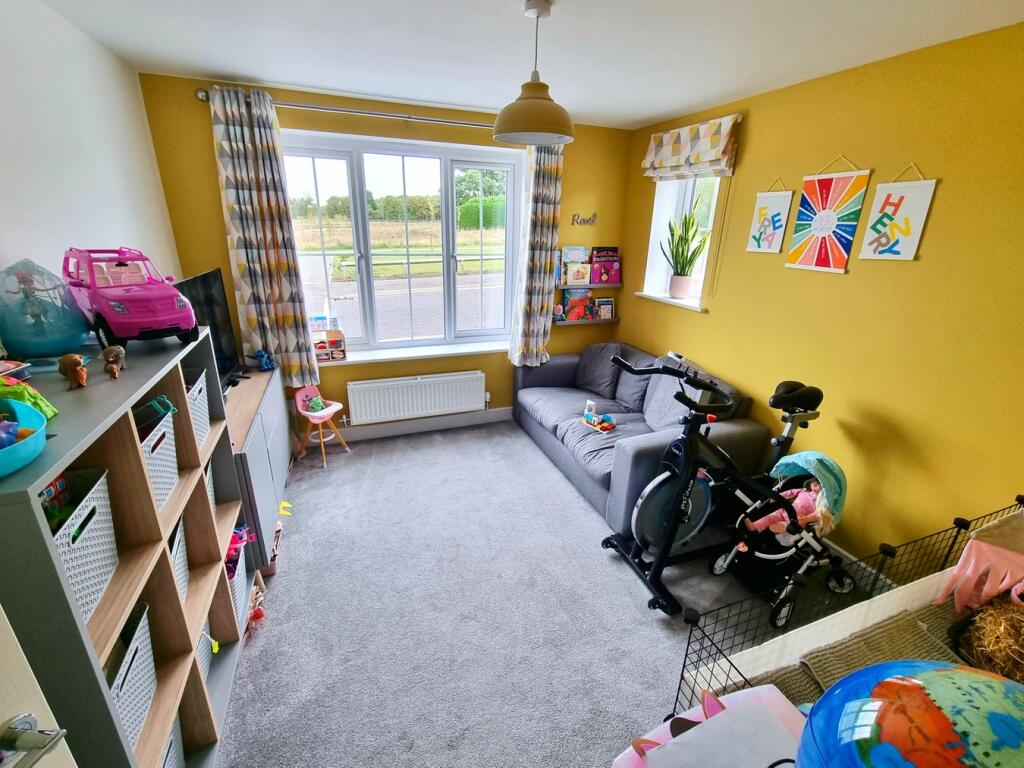 Dining Room / Play R