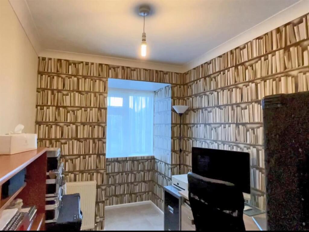 Moreton Ave 27 - Bed 3.jpg