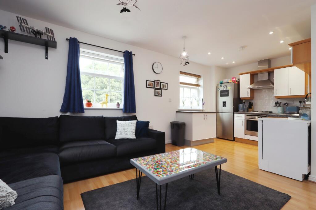 Lounge / Kitchen