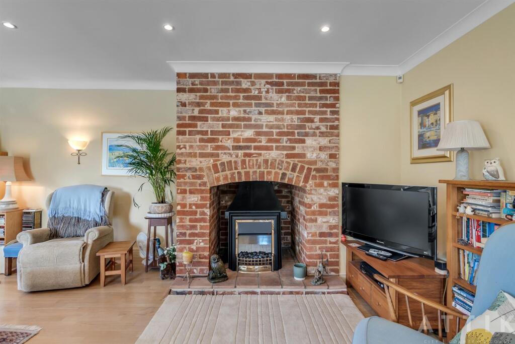 2 Hanbury Close, Halesworth IP19 8DG (40).jpg