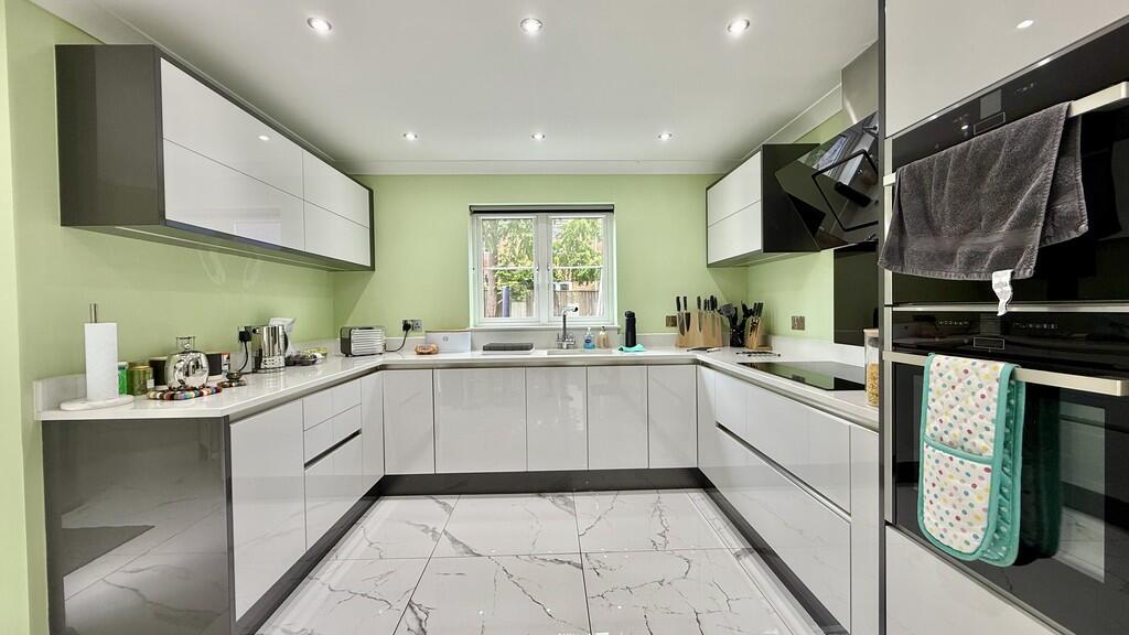 Kitchen/dining ro...