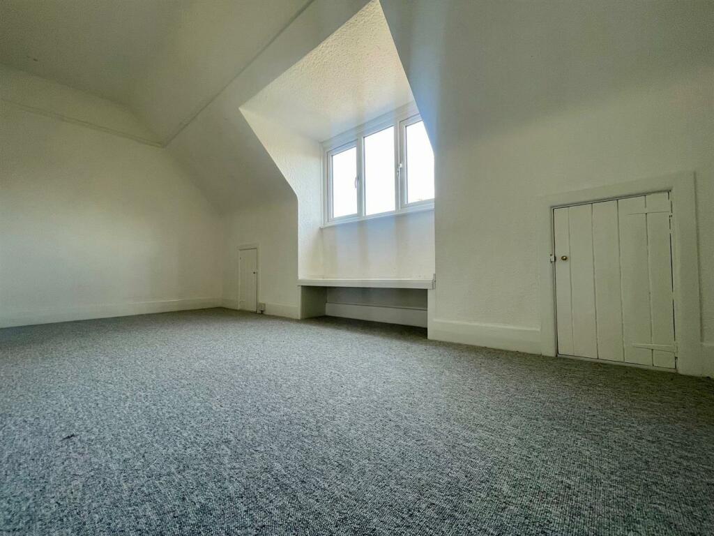 vic rd maisonette.jpg