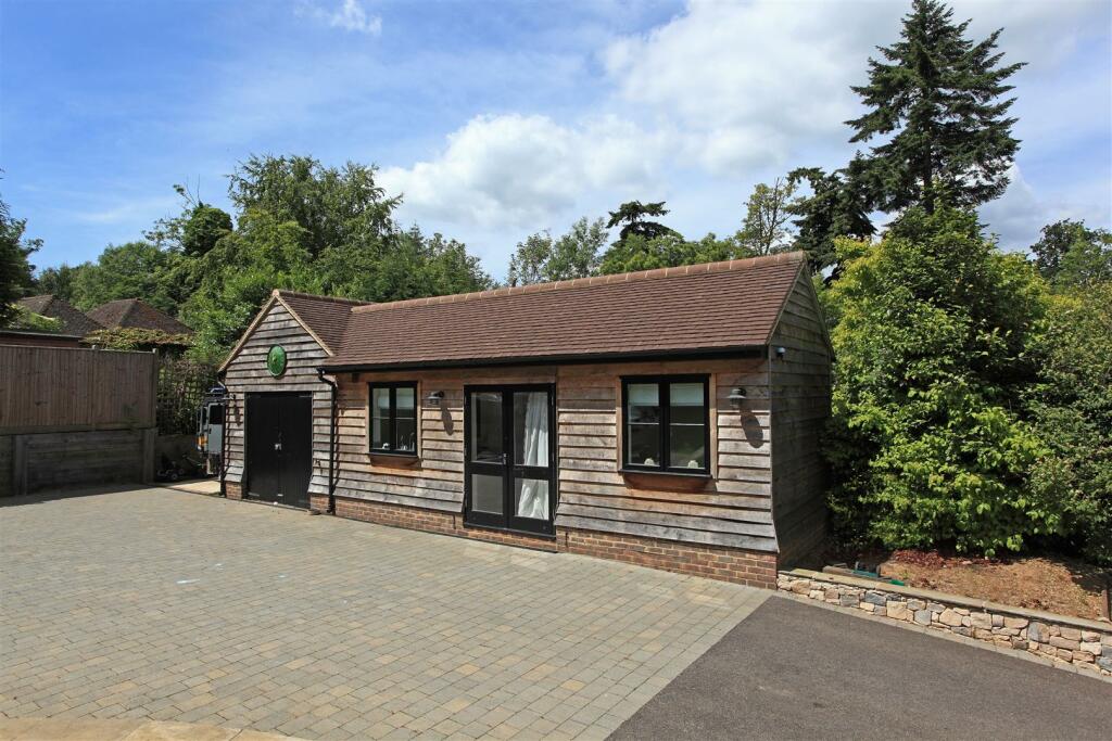 DETACHED ANNEXE