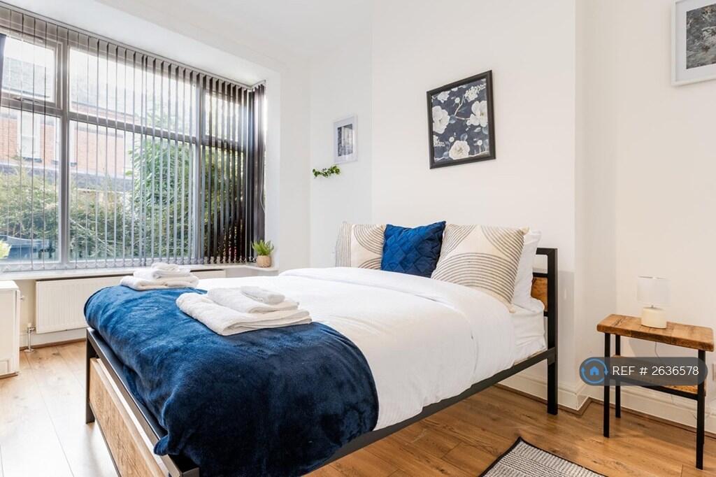 1st King Size Bedroom