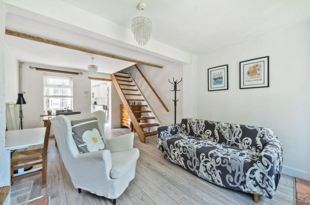 1305724-15-684993...