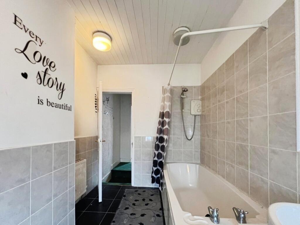pbox-bathroom-309726.jpg