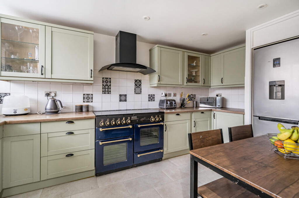 1387398-2-6931a98...