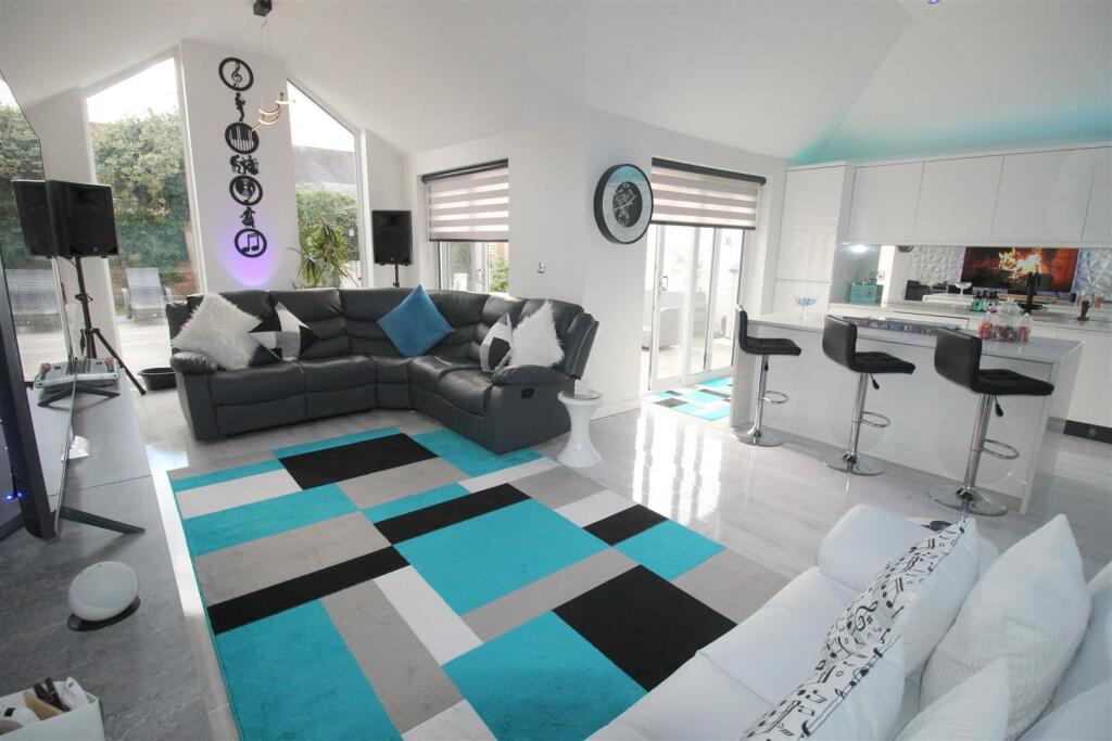 Extended Open Plan Lounge/Dining Room/Breakfast Ki