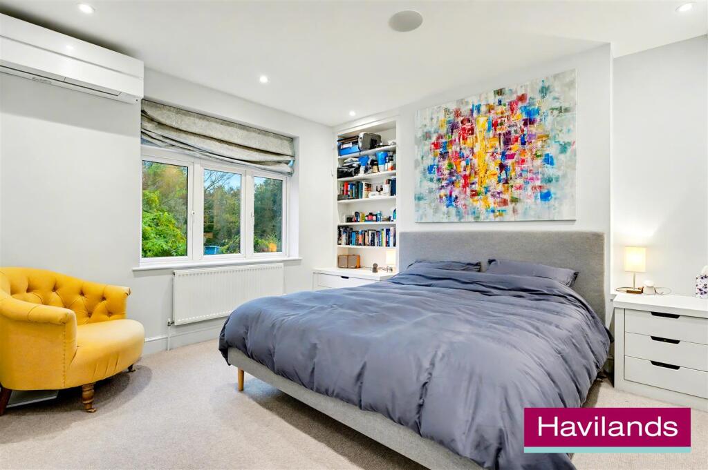 Hoodcote Gardens N21 2NE-2.jpg