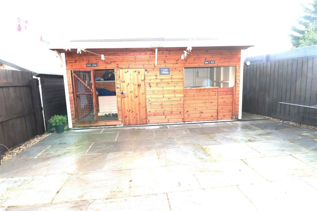 BAR/SUMMER HOUSE
