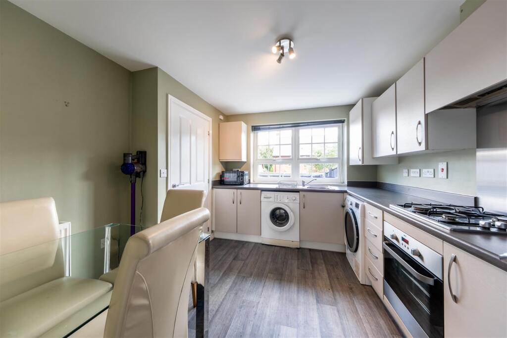 19 Hazelhurst Way-001.jpg