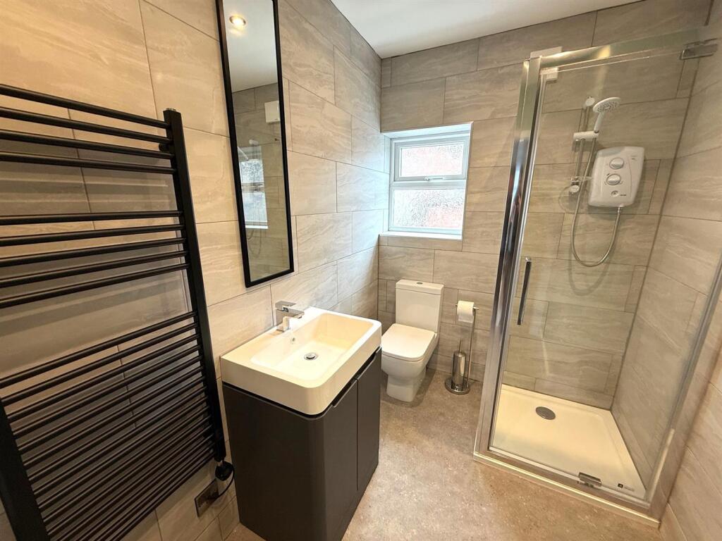 SHOWER ROOM