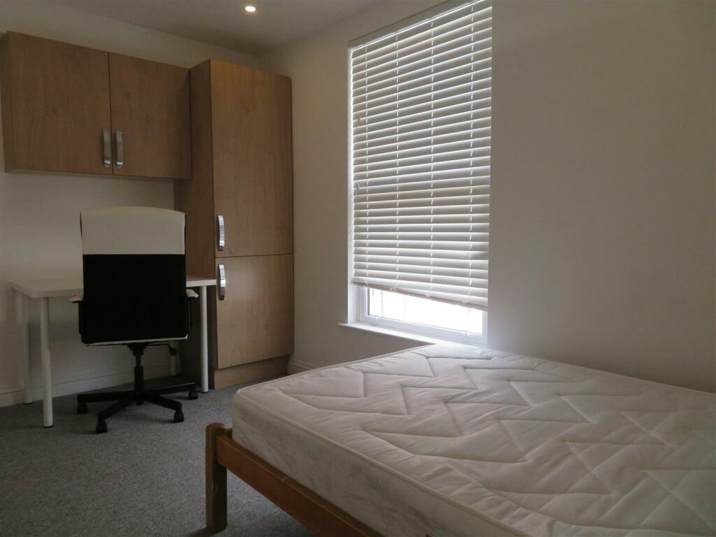 35 Lawson Bed4.JPG