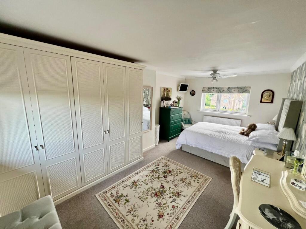 Whiteway - Bedroom 1.jpg