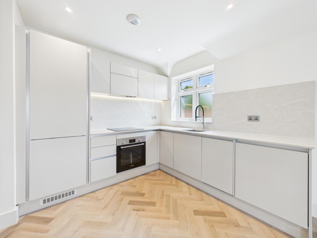 CAM02119G0-PR0445-STILL009