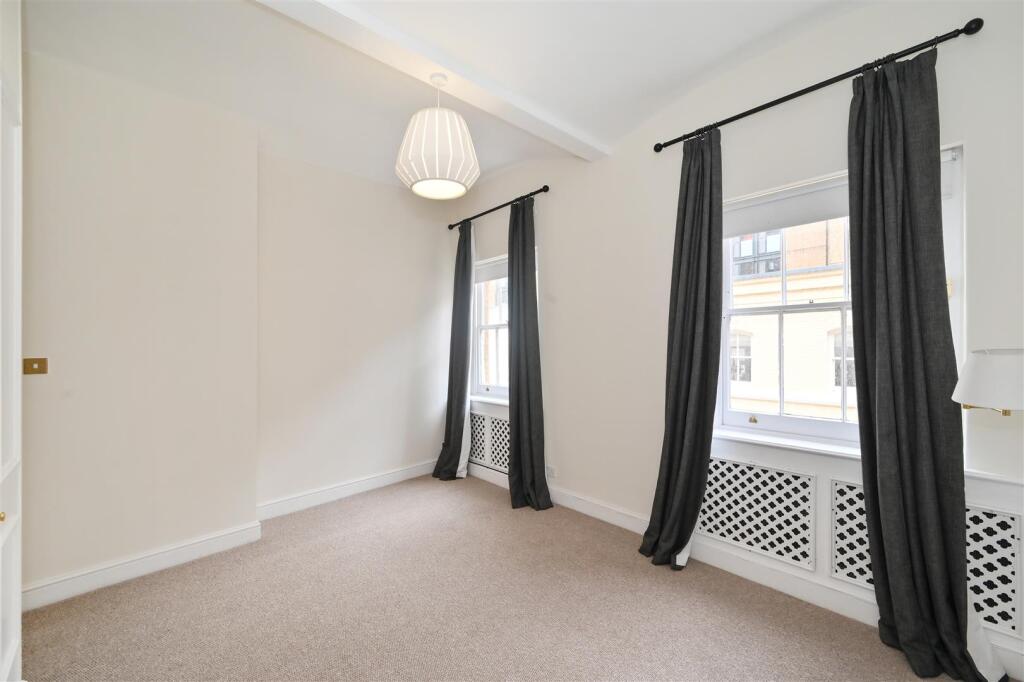 14-Ennismore-Gardens-Mews (11).JPG