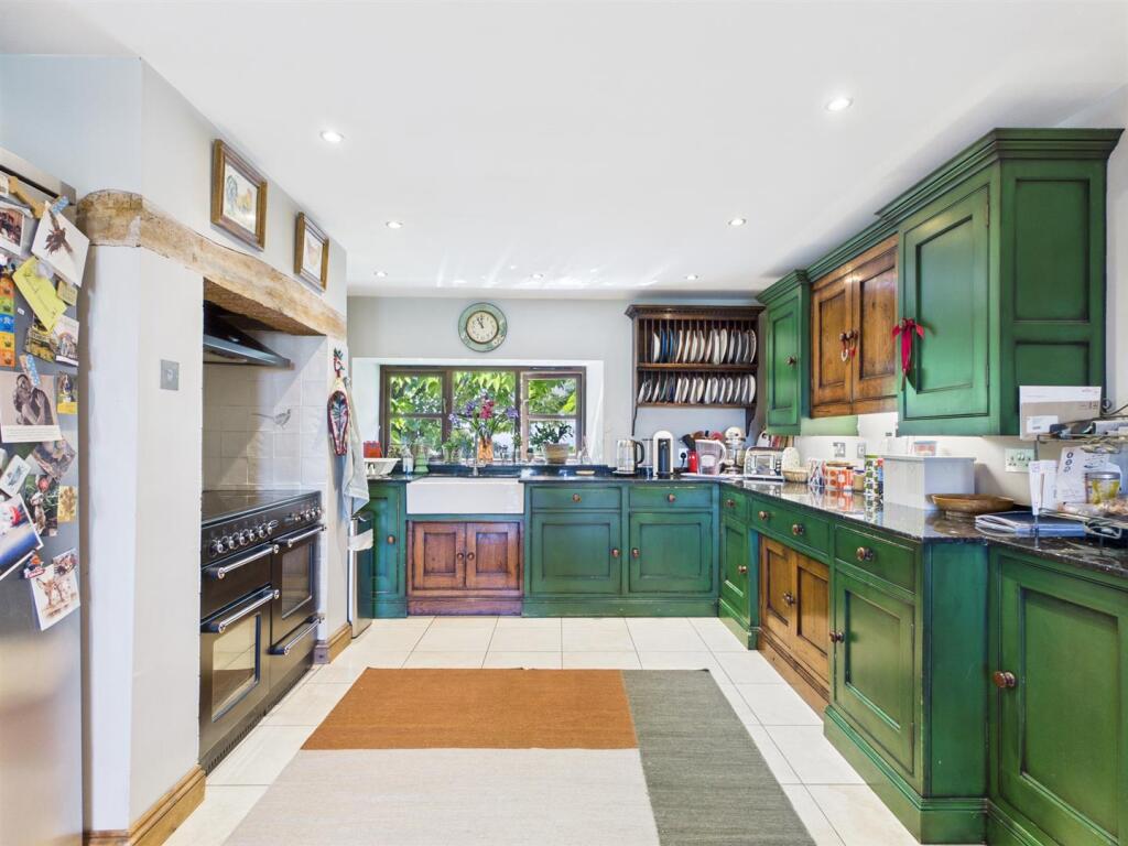 Kitchen - page 10.jpg