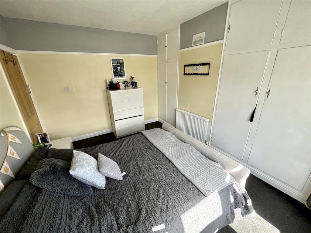 Bedroom 1 Aspect 2.jpg